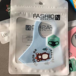 NWT CLASSIC PROTECTIVE FASHION FACE MASK!! KIDS